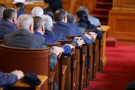 Парламентът заседава днес извънредно за бюджета