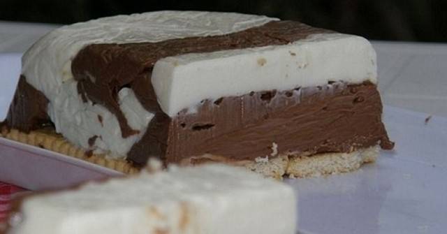 Обожавам го този сладкиш, нито фурна ми трябва, нито миксер, става за минути, а вкуса ми трае вечно в устата ми