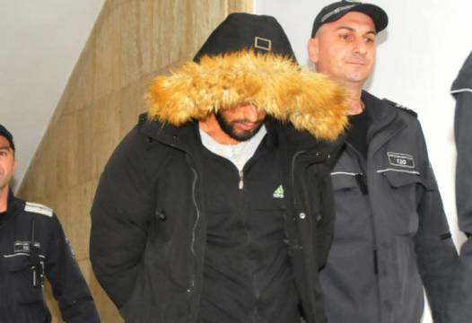 Богатият циганин, който уби две жени с мерцедеса си в Карнобат, не припознава бебето си, за да лапа социални помощи! (СНИМКИ)