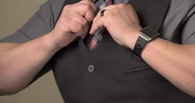 Слагам сериозната вратовръзка