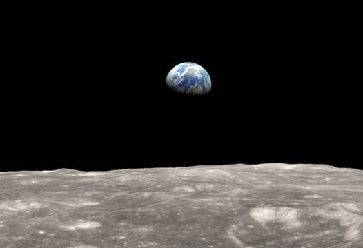 Живот на Луната? Архитекти обсъждат как да я колонизираме