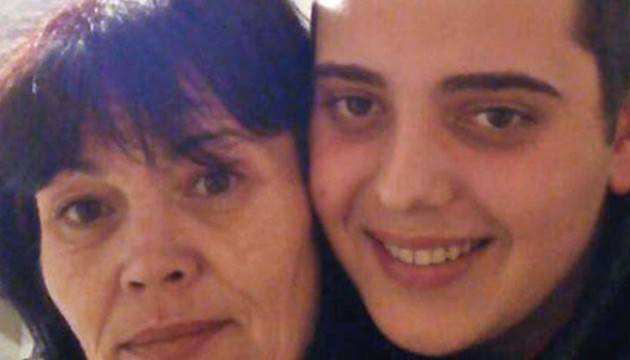 18-годишен ученик разчувства цяла БЪЛГАРИЯ: „Заради вас, депутати, майка ми работи от 10 години в чужбина“