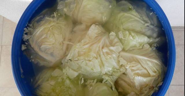 Хрупкаво и крехко кисело зеле за зимата по рецептата на Бай Минчо