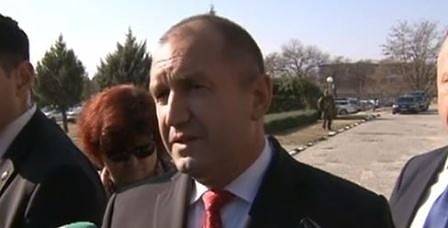 Румен Радев: Оставката сега е абдикация от отговорност