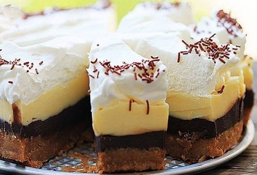 Ето как се прави шоколадова Киндер-торта без печене!