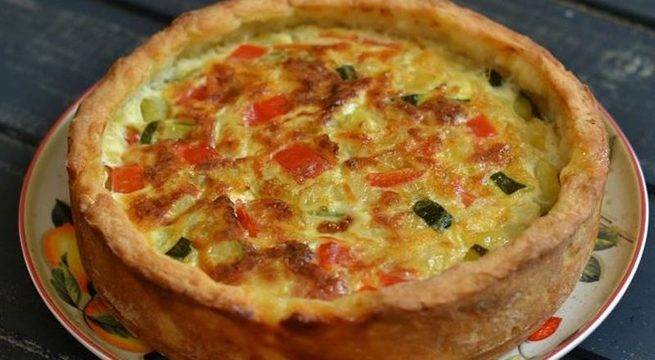 Този солен пай от картофено тесто шашка и най-претенциозните гости!