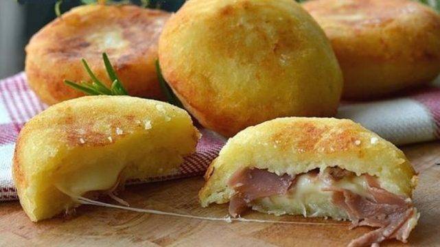 Тези картофени бомбички са любими на децата! Правят се лесно, свършват за минути!