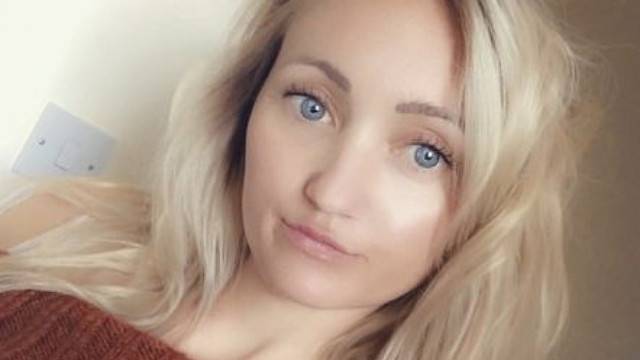 Това мамче взриви мрежата със старите си СНИМКИ! Не е за вярване, че преди 16 години е изглеждала по този начин!