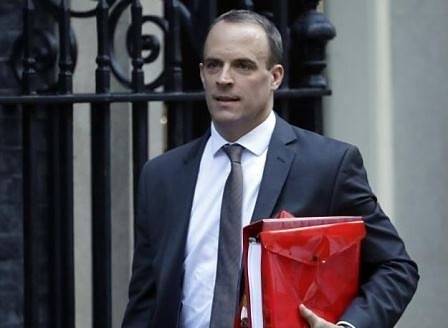 Британският министър за Брекзит Доминик Рааб подаде оставка