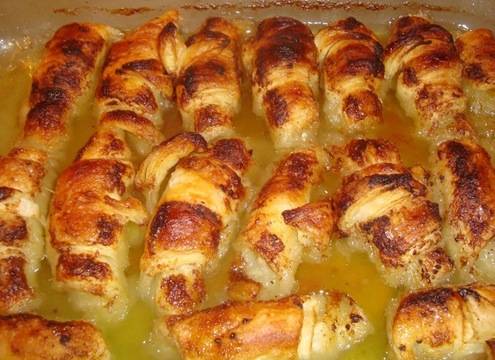 Увивам ябълките в тесто, поливам щедро със Спрайт и пека: не успявам да ги извадя от тавата, изчезват на мига!