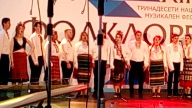 ФОЛКЛОРНА ГРУПА ОТ СРЕДИЩЕ ВЗЕ УЧАСТИЕ В XIII НАЦИОНАЛЕН МУЗИКАЛЕН ФЕСТИВАЛ „ФОЛКЛОРЕН ИЗГРЕВ“