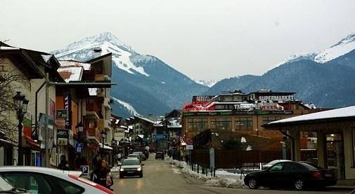 Близо 300 са свободните работни места в Банско и Разлог на прага на зимния сезон