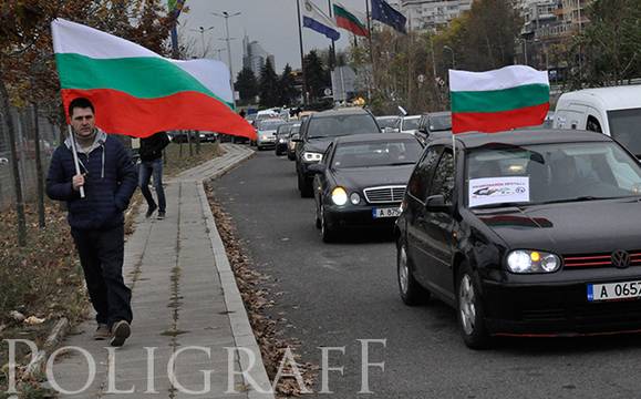 Газ до дупка и клаксони срещу цените на горивата