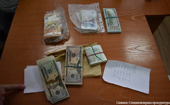 Спецпрокуратурата иззе 427 000 лева от банкова касета на главния секретар на ДАБЧ