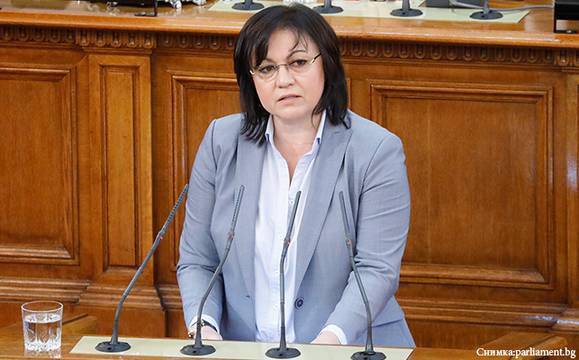 Нинова: Кой и защо е решил срещите ми да се провеждат под полицейско наблюдение?