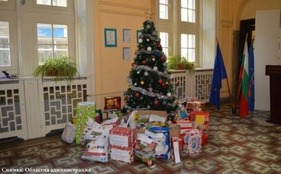 „Елха на доброто“ ще грейне в Областна администрация за трета поредна година