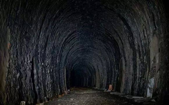 Вижте какво се крие в тайният тунел, който свързва Северна с Южна България!