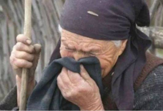 Изстрадала и отчаяна баба помоли лекаря за услуга. Когато той я чу остана без думи (тъжна история)