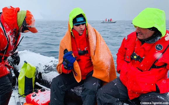 Петър Стойчев спечели първия организиран плувен маратон на Антарктида