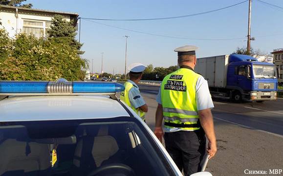 КАТ с акция за проверки на товарни автомобили, автобуси и таксиметрови коли
