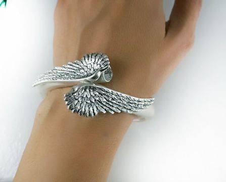 10 луксозни онлайн подаръци за Коледа и Нова Година с бижута и гривни