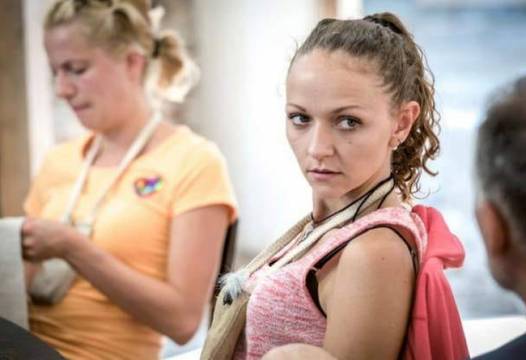 Скрита лимонка във „Фермата“! Хубавата Александра се пъхна в мъжко легло… (СНИМКА)