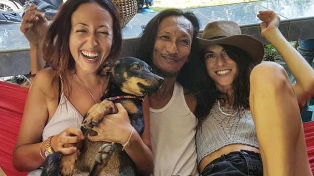 Десетки туристки пътуват до Тайланд, за да зърнат пещерният човек, преспал с над 10 хиляди жени