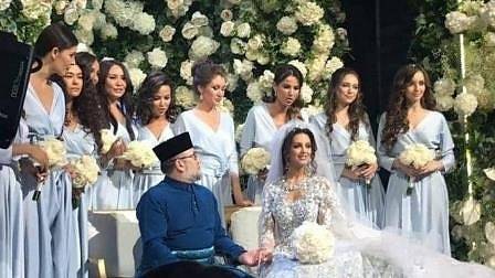 „Мис Москва 2015“ прие исляма и се омъжи за краля на Малайзия (СНИМКИ)