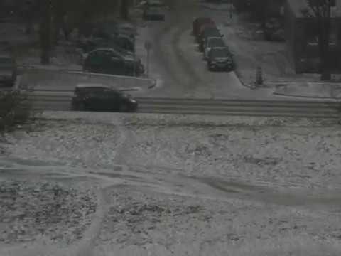 С ВИЕЛИЦИ И ЛЕД ВАРНА ПОСРЕЩНА ПЪРВИЯ СНЯГ