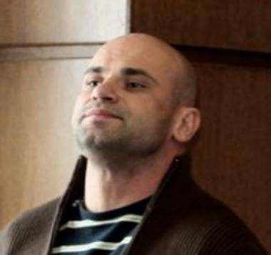 Шармантната любовница на Варсанов го брани със заби и нокти в съда!