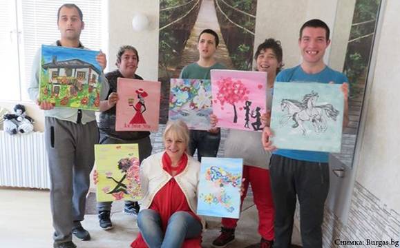 Във Флората представят изложба с картини, рисувани от младежи със специфични потребности