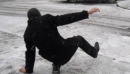 Внимавайте! Над 720 души с травми заради леда са минали през „Пирогов“