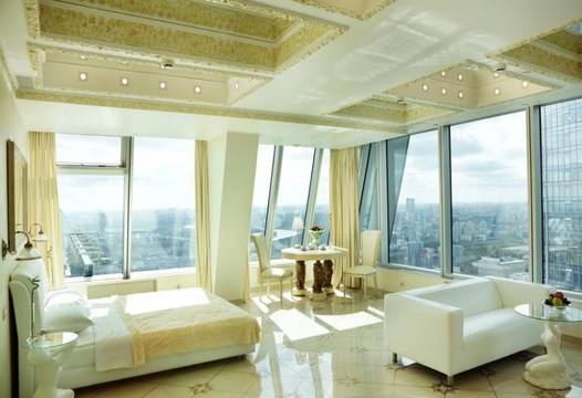 Проститутка се скара с клиент и устрои истински погром на луксозна хотелска стая (ВИДЕО)