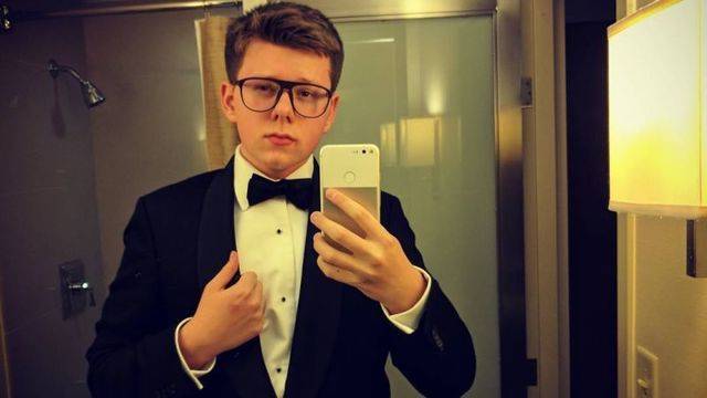 Той каза, че училището е загуба на време и обеща на родителите си да стане милионер, преди да навърши 18! Вижте историята му!