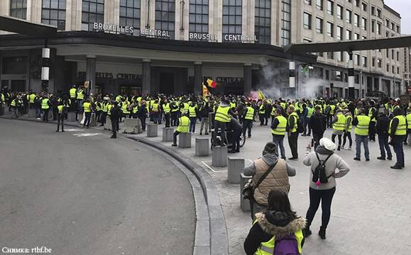 „Жълтите жилетки“ блокираха Брюксел, протестират срещу нов данък върху горивата