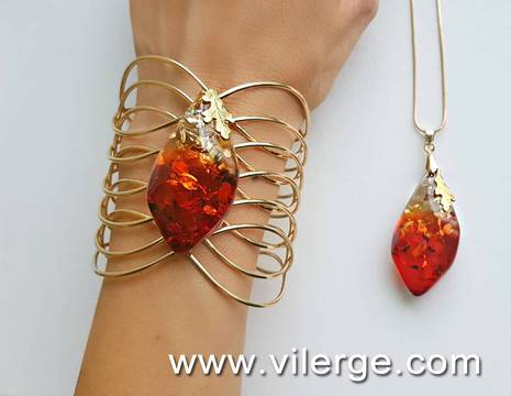 8 Златни идеи за Коледни подаръци с луксозни бижута за жени