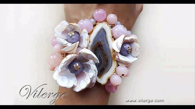 10+ Луксозни онлайн подаръци за Коледа и Нова Година с бижута и гривни