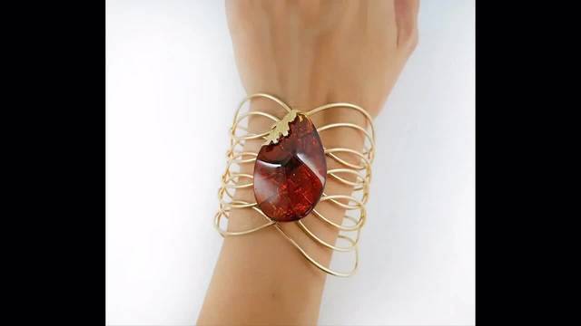 10те актуални предложения за онлайн женски подарък с луксозни бижута за Коледа и Нова Година