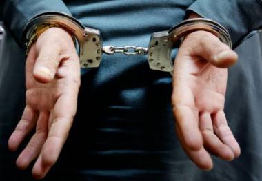 Закопчаха англичанин с боен арсенал и наркотици в българско село