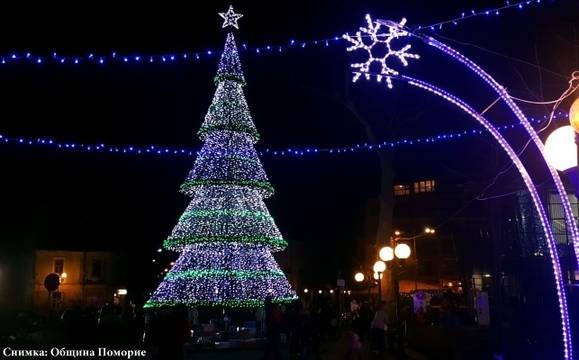 Тази вечер ще грейнат празничните светлини в Поморие