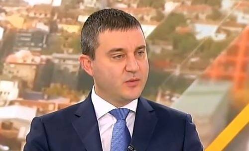 Горанов приел апартамент от кръстника си заради земетресението през 2012 г.