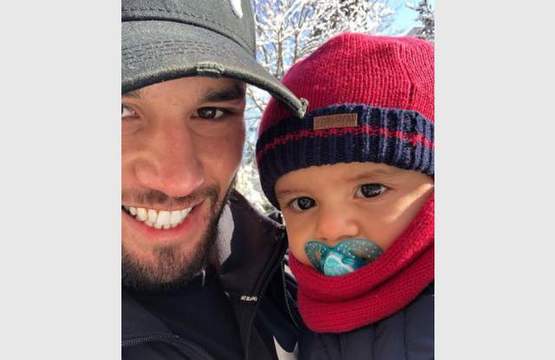 Бебето на ДесиСлава й одра кожата, вижте първата му СНИМКА