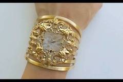 10-те топ луксозни подаръка за Коледа и Нова Година с луксозни гривни и стилни бижута