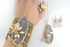 Златни идеи за луксозни подаръци с бижута за Коледа и Нова Година