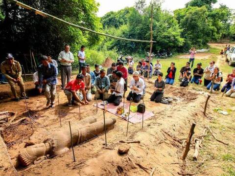 800-годишна статуя на пазител е открита в храмов комплекс в Камбоджа