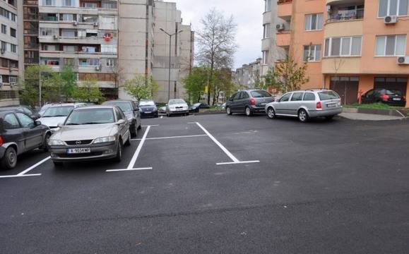 Жители на „Меден рудник“ искат паркинг и кътове за отдих край домовете си