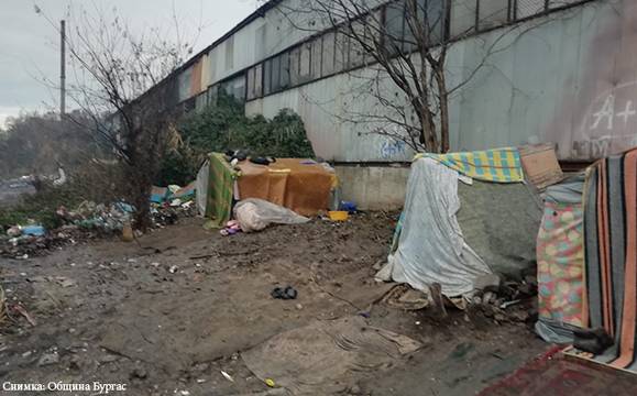 Разтуриха поредния катун до железопътните линии край „Славейков“