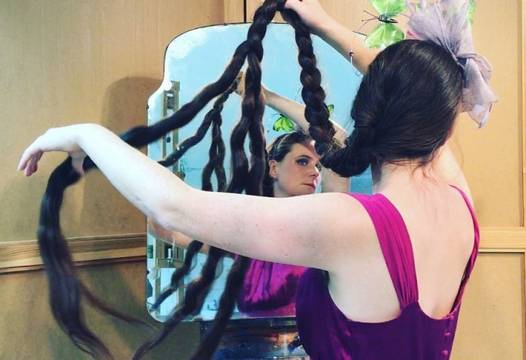 Удивително! Британската Рапунцел не мие главата си от 20 години, а косите й изглеждат гладки и блестящи (СНИМКИ)