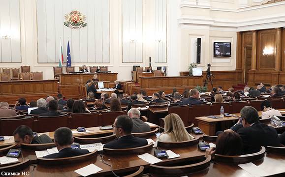 Парламентът прие окончателно на второ четене законопроекта за личната помощ