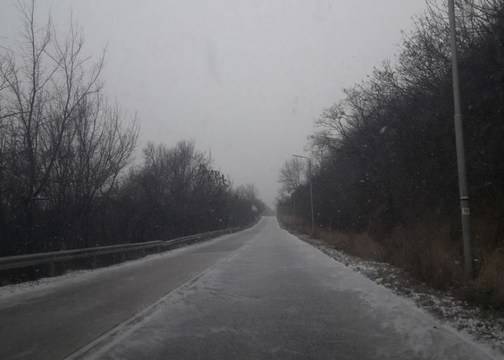 Какво да правите при черен лед на пътя